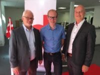 Adm. Direktør Allan Luplau, Sygeforsikringen "Danmark", borgmester Henrik Hvidesteen og lokalformand Jørn C. Nielsen, Sjælland/Lolland-Falster. Foto: Sygesikring "danmark".