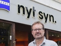 Optiker Karsten Svan fra Nyt Syn-Svan Optik tilbyder synsprøver, der kan afsløre, hvordan ens syn om natten er.