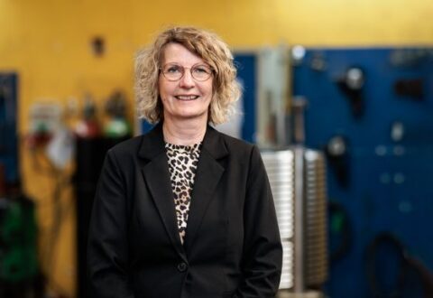 Kit Rommel skal medvirke til planlægning og koordinering med sine kolleger i salgsafdelingen og produktionen, fabrikkens underleverandører og indkøberne hos maskinfabrikkens kunder, sådan at kundernes ordrer bliver rettidigt leveret og faktureret. Foto må frit benyttes ved omtale af navnenyheden.